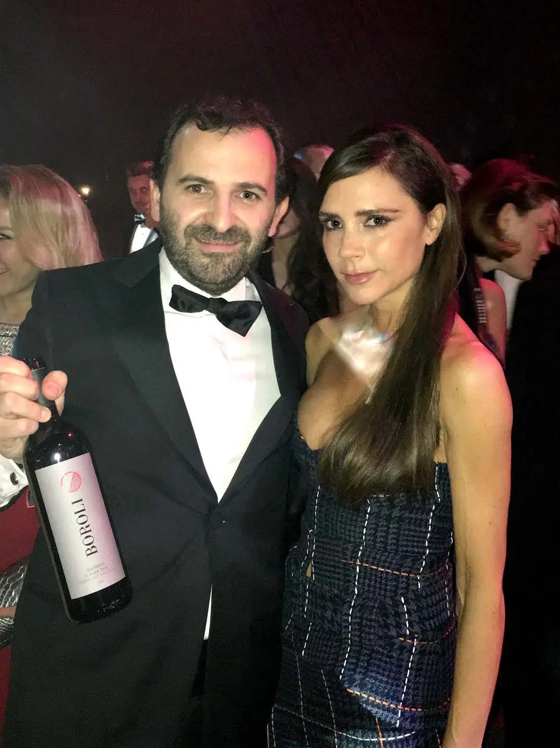 victoria beckham con vino barolo di boroli